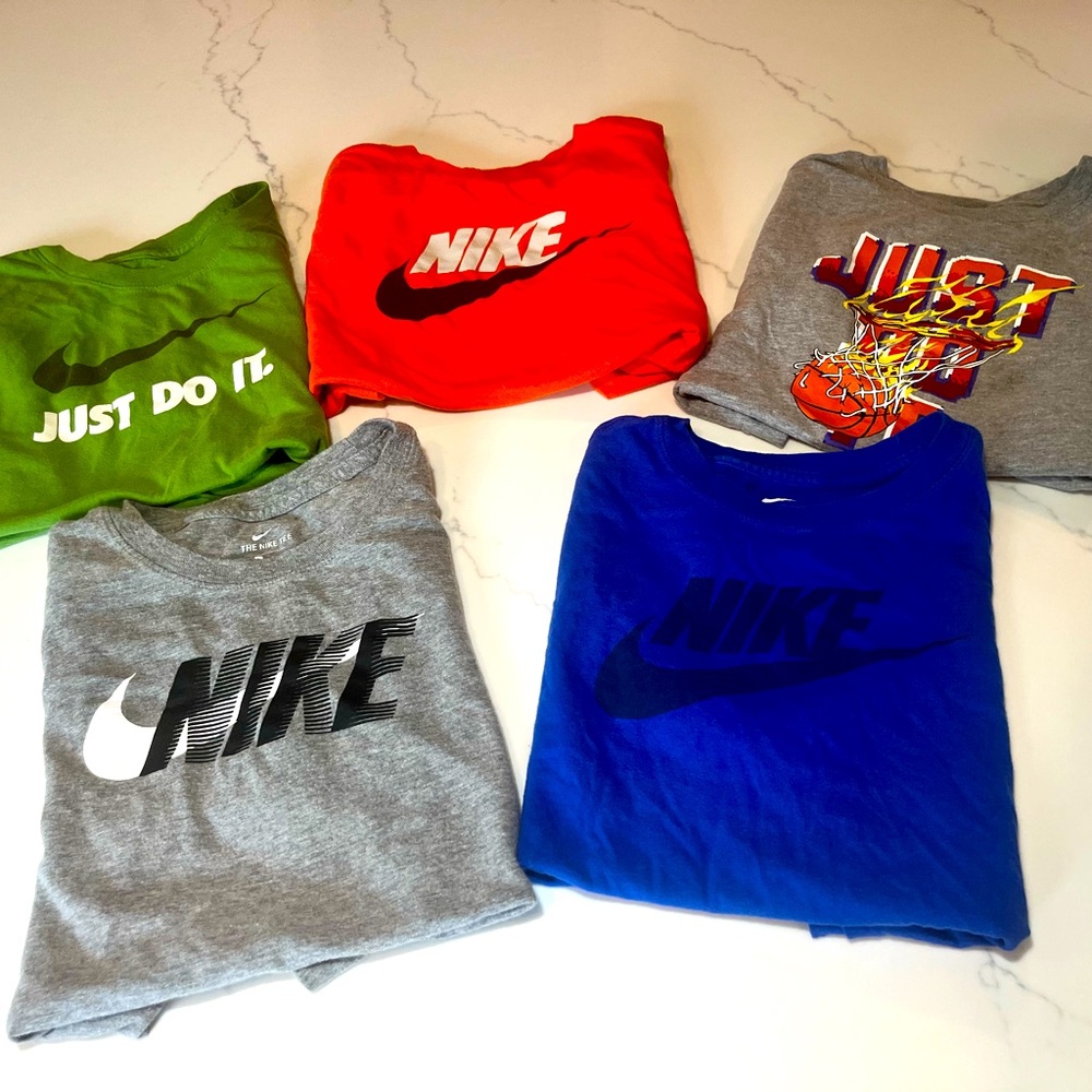 Nike Bundle (5) Back to School Bundle              Boys (5) t-shirts, SZ L